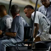 Sigue la pesadilla de Neymar en Santos: se volvió a lesionar y abandonó la cancha entre lágrimas