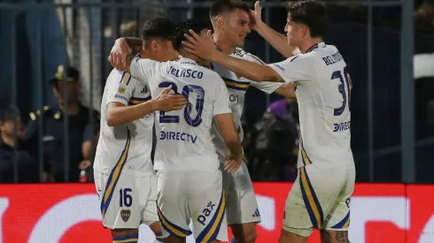 Los jugadores de Boca festejan el gol de Zenón contra Tigre.