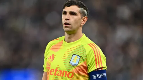 Mientras Aston Villa define el futuro de Dibu Martínez, pagaría 50 millones por una figura de Barcelona