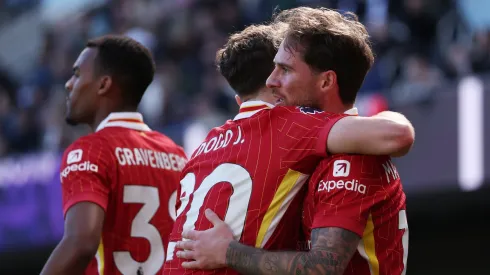 Alexis Mac Allister junto a Diogo Jota.