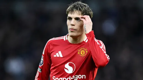 Alejandro Garnacho en un partido de Manchester United.