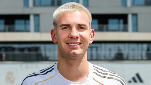 Franco Mastantuono en su presentación en Real Madrid.