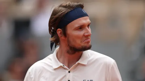 Bublik apuntó sin filtro contra el dobles en tenis.