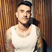 Jugó en el Real Madrid, se tuvo que retirar a los 26 años, formó una banda de rock y le dejó un consejo clave a Franco Mastantuono