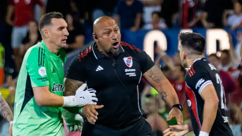 Marcos Acuña discute con el miembro de seguridad del plantel de River.