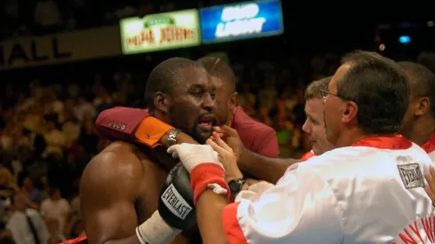 El peso pesado británico que llegó a noquear a Mike Tyson volvió a boxear con 52 años.