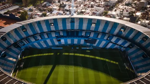 Racing enfrenta a Defensa y Justicia sin la presencia de sus hinchas.
