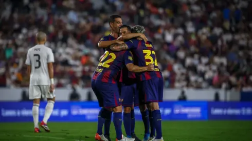 Javier Saviola anotó los dos goles de Barcelona frente al Real Madrid en el partido de leyendas que se jugó en El Salvador.