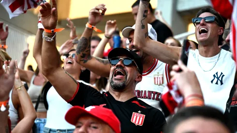 Juan Sebastián Verón, en el Madre de Ciudades junto a los hinchas.