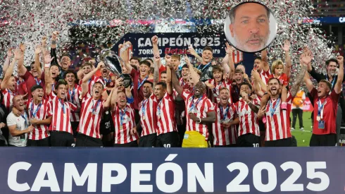 Estudiantes celebrando su título en Santiago del Estero.