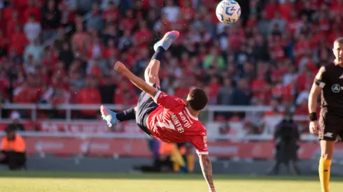 Santiago Montiel ganó el Premio Puskas 2025 por su golazo de chilena: la premonición viral de Independiente