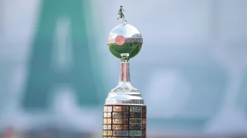 El trofeo de la Copa Libertadores.