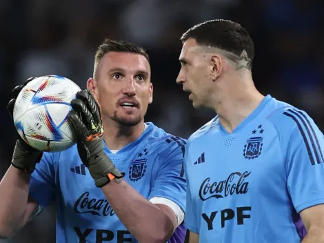 Dibu Martínez recordó un gesto de Armani que lo hizo llorar: "No es normal"