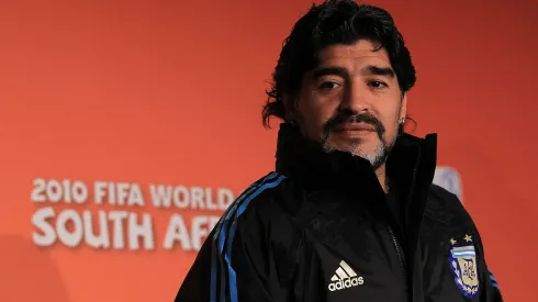 Dani Alves, de los mayores críticos de Diego Maradona, está estudiando para entrenador en la Escuela Menotti – Maradona.