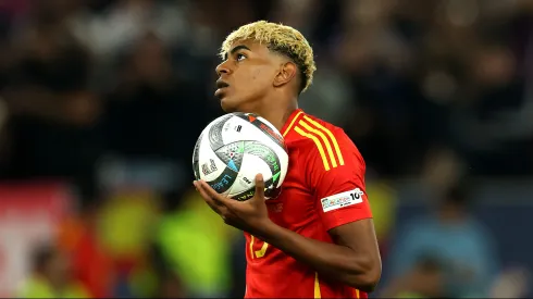 Luces y sombras para el crack del Barcelona con la Selección de España.