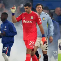 En Inglaterra destacan la labor del Dibu Martínez en la victoria del Aston Villa sobre Chelsea