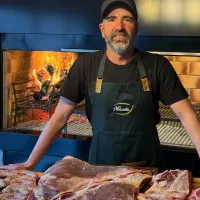 Fue campeón en Argentina, eligió a Newell’s antes que a Boca, tiene una golosinería y es influencer de asados