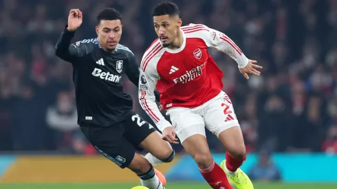 Arsenal y Aston Villa se enfrentan en el Emirates Stadium.