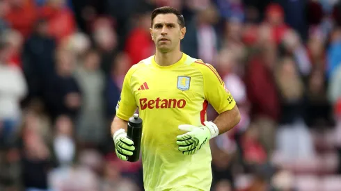 Emiliano Martínez fue el foco de las críticas de los medios de comunicación de Inglaterra tras la derrota del Aston Villa 4 a 1 con el Arsenal.