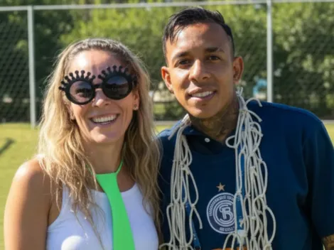 Mientras presiona para llegar a River, Villa cruzó mensajes con la esposa de Gallardo