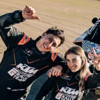 El bombero voluntario que compite en el Rally Dakar 2026 junto a una compañera neerlandesa dueña de un viñedo en Sudáfrica