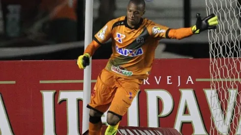 Após passar pelo CSA, Jordi retorna ao Vasco com aval de Abel Braga