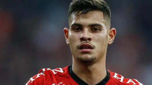 Arsenal mira chapéu no Benfica por Bruno Guimarães e Petraglia dá detalhes de negociação a jornal