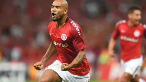 Moledo demonstra gratidão pelos nove anos desde sua estreia pelo Inter