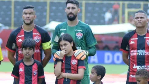 Martín Rodriguez rompe ligamento do joelho e Vitória anuncia prazo de recuperação
