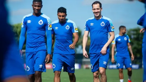 Bahia sonda meio-campista do Cruzeiro