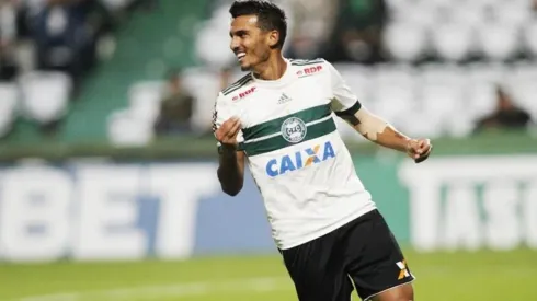 Coritiba deve confirmar venda de xodó da torcida nos próximos dias