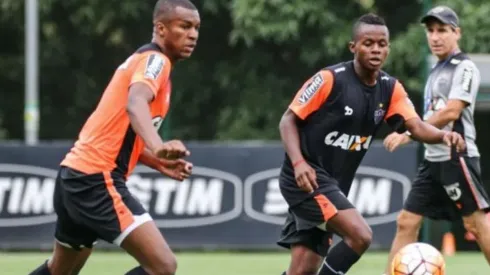 Sport faz sondagens aos zagueiros Tobio e Erazo