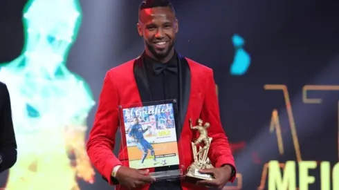 Vaz está de volta ao Esmeraldino e atual dupla de zaga fica ameaçada