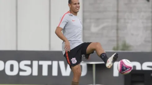 Tiago Nunes planeja trabalho exclusivo com três atletas e variações táticas