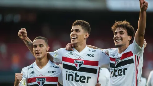 Diniz toma susto em treino desta 4ª e pode ter desfalque