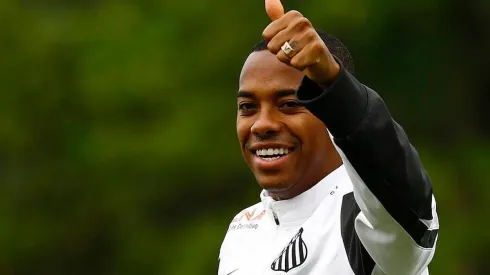 Peres confirma rumores por interesse em Robinho