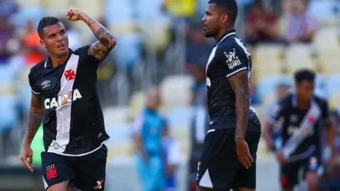 Ramon fará artroscopia no joelho e segue desfalcando o Vasco