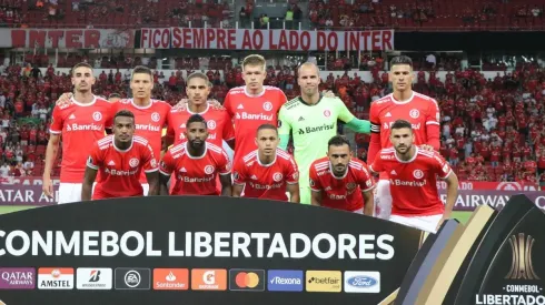 Zagueiro Bruno Fuchs é observado pelo Arsenal