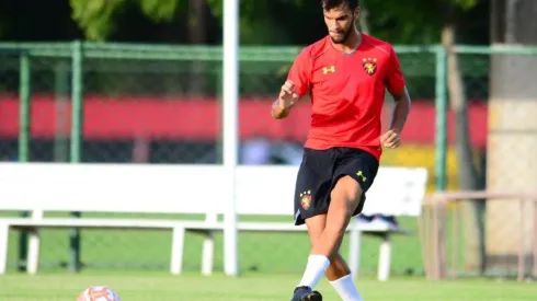 Rafael Thyere e Leandro Barcia estão fora do jogo contra o Ceará