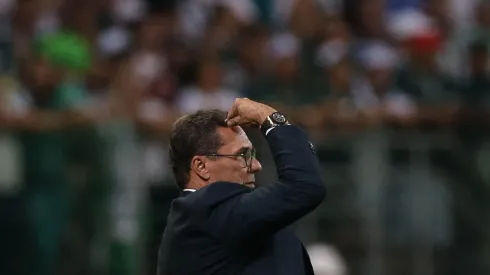 Suspensão da Libertadores afeta planejamento de Luxemburgo