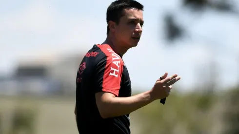 Após goleada sofrida em clássico, Eduardo Barros assume culpa por mau desempenho do Athletico: