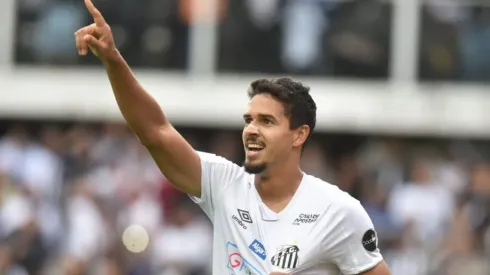 Santos e Atlético chegam em acordo por Lucas Veríssimo