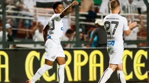 Três jogadores estão perto de deixar o Santos; Athletico monitora