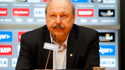 Empresário anuncia fim da linha para meio-campista no Santos