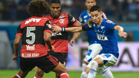 30 jogadores que podem reforçar seu time na volta do futebol brasileiro