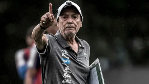 Jesualdo se irrita ao ser comparado com Jorge Jesus