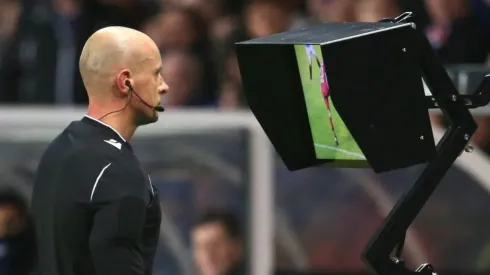 Clubes são pegos de surpresa com 3 regras novas e VAR dará mais polêmica