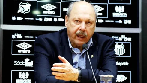 Peres solta o verbo e "ataca" jogadores que deixaram o Santos