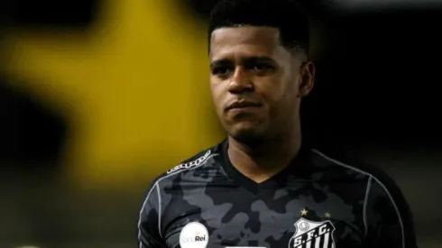 Diogo Vitor reaparece e revela futuro após saída conturbada do Santos