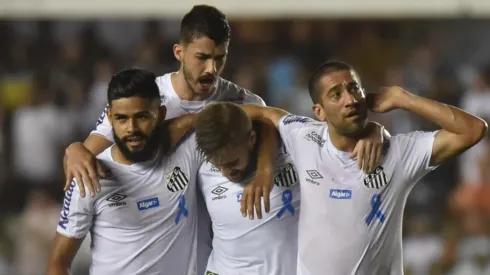 Esquecido por Jesualdo, jogador deve deixar o Santos após o fim do contrato